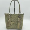 Bolso Paris Petit Charlotte Signature Verde Trenzado 5 Bolso mediano Paris Petit verde piel trenzada