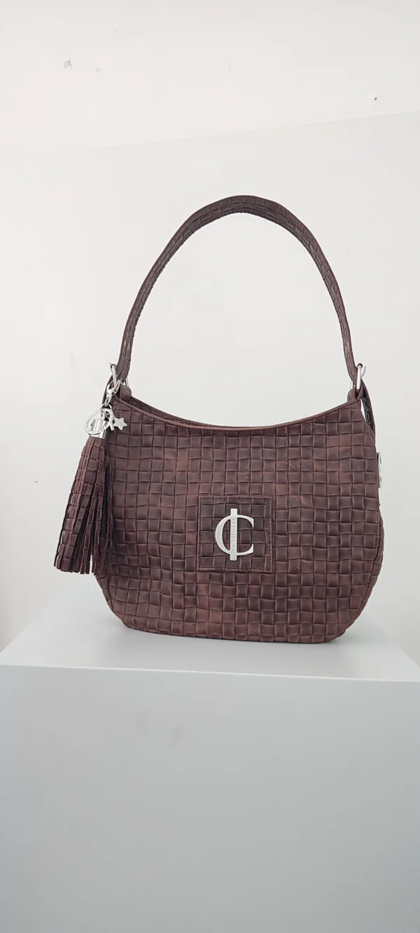 Bolso Rimini Grand Charlotte Signature Choco Trenzado 1 Bolso grande choco Charlotte Signature acabado trenzado