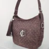 Bolso Rimini Grand Charlotte Signature Choco Trenzado 2 Rimini Grand chocolate textura trenzado detalle de piel