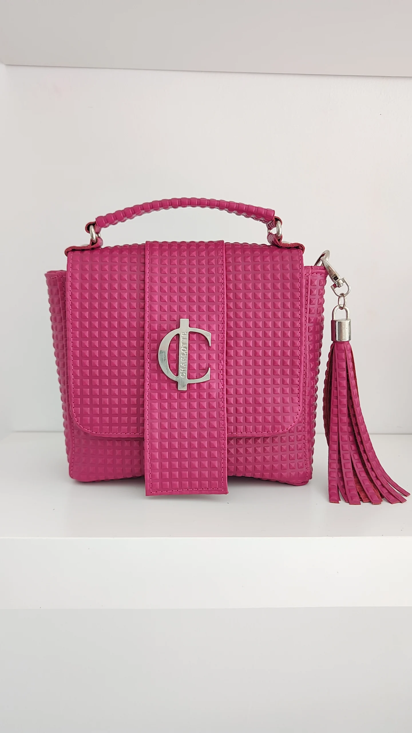 Bolso bandolera ROMA fucsia de piel argentina