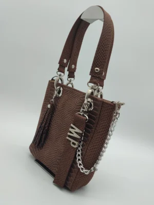 Paris Mini color chocolate acabado reptil elegante