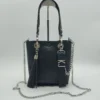 Bolso grande Paris Mini Charlotte Signature Negro Anaconda 6 Paris Mini negro textura efecto reptil detalle frontal