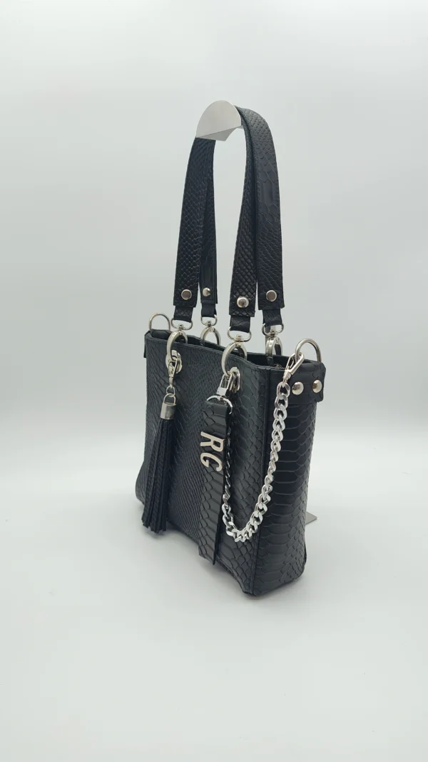 Bolso grande Paris Petit Charlotte Signature Negro Anaconda 3 Bolso mediano negro textura reptil vista lateral