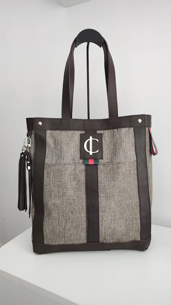 Bolso tote grande para trabajo Angelica Marrón Bolso tote Angelica Charlotte Signature de cuero vacuno