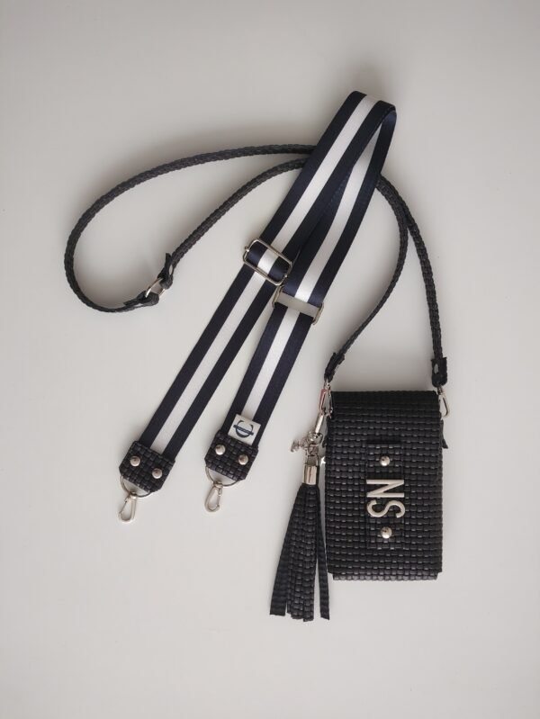 IMG_20230111_111104913~2 Porta móvil negro cuero trenzado Charlotte Signature