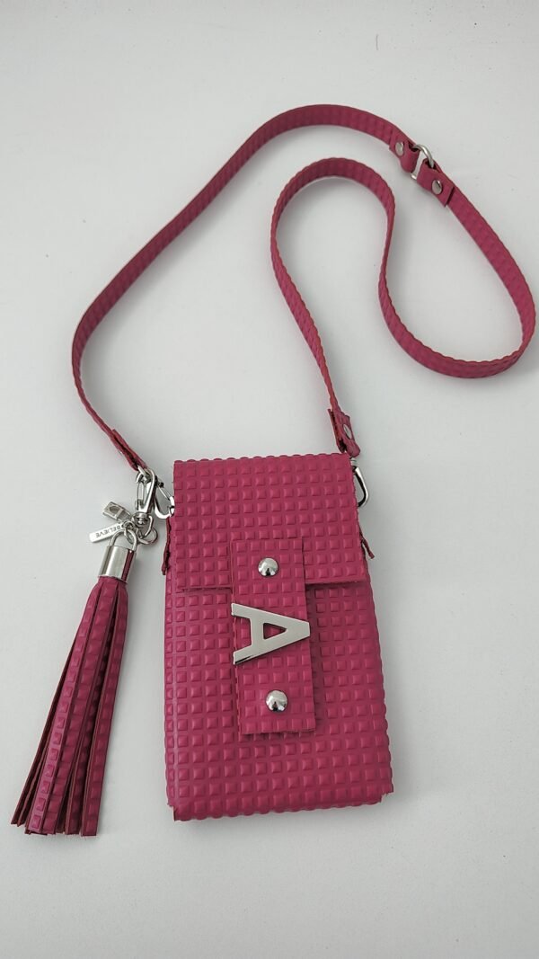 IMG_20231109_140056373 Porta móvil fucsia piel piramidal Charlotte Signature