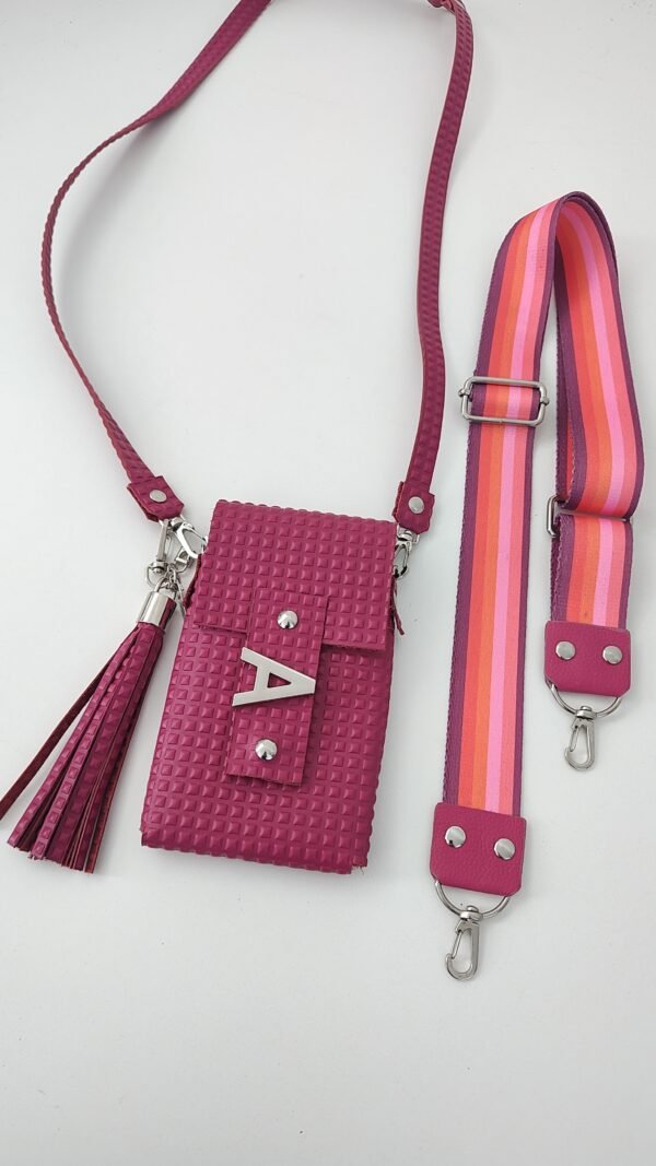 IMG_20231109_141537730 Porta móvil fucsia cuero piramidal Charlotte Signature