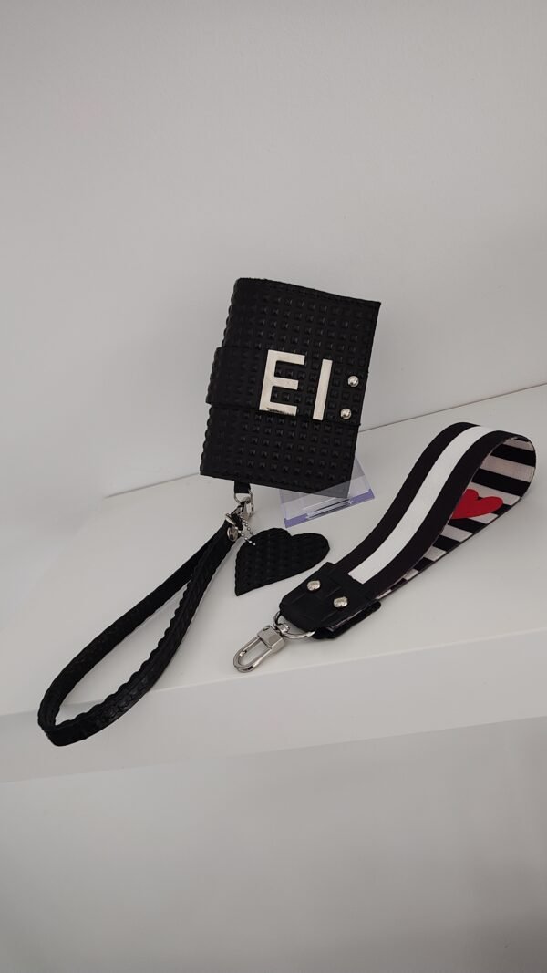 IMG_20250531_150257352 Mini Cartera Charlotte Signature | Piel Natural