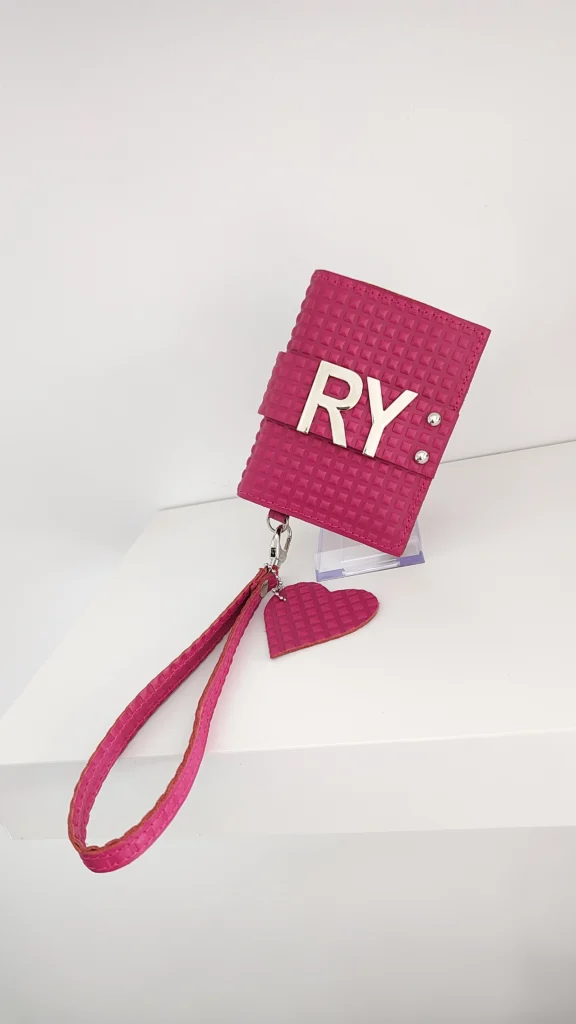 Mini cartera Charlotte Signature Fucsia piramidal