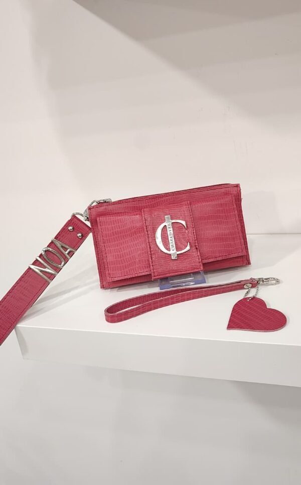 WhatsApp Image 2025-11-09 at 20.59.03 (1) Cartera Charlotte Signature | Porta Móvil