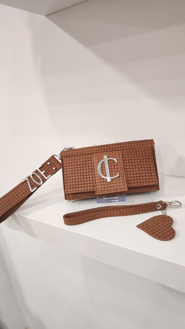 WhatsApp Image 2025-11-09 at 20.59.04 (1) Cartera Charlotte Signature | Porta Móvil