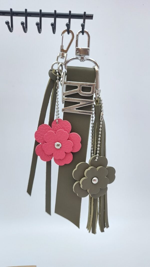 Charm personalizado de piel con iniciales Charlotte Signature Charms Personalizados