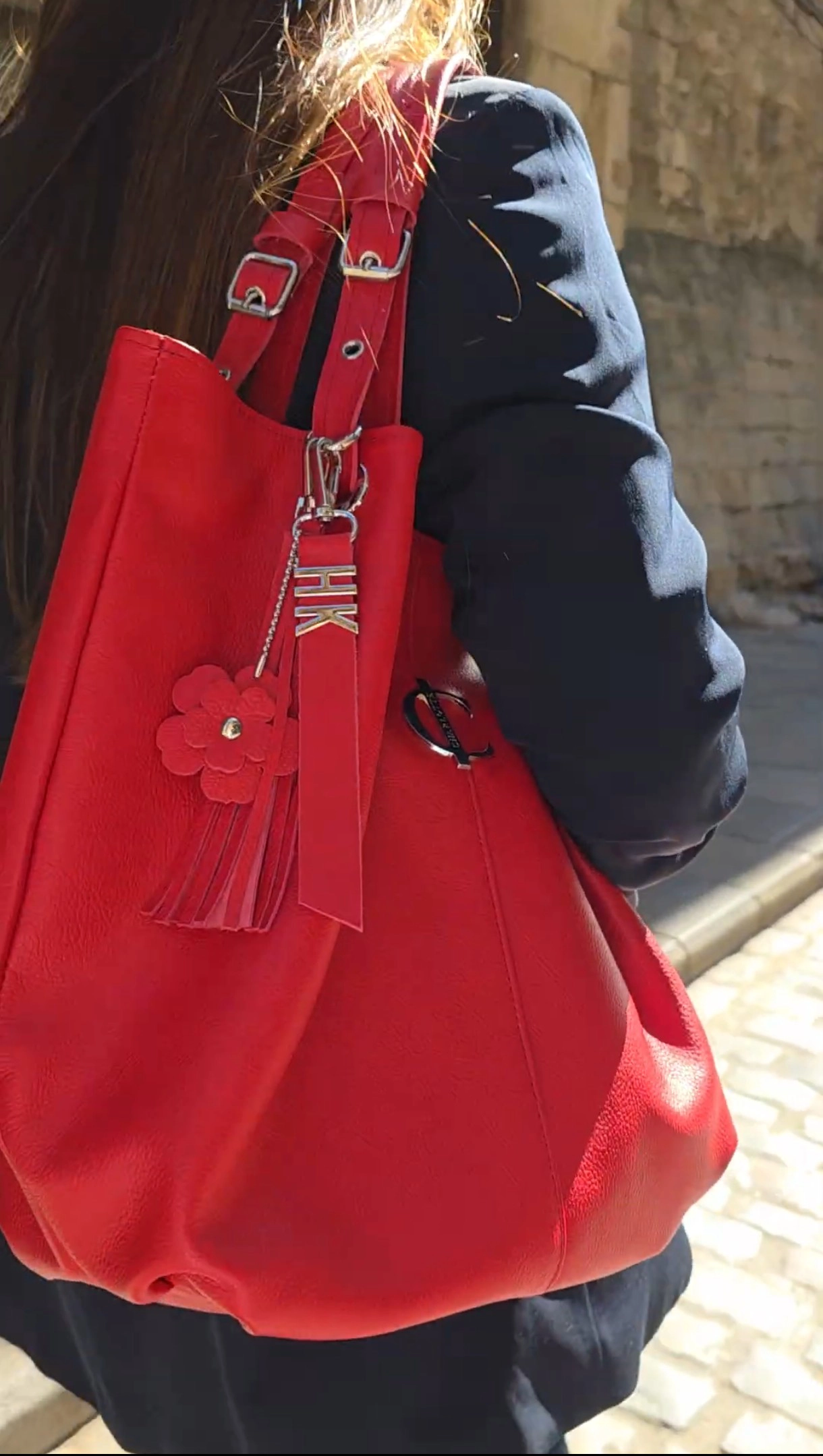 bolso ofelia-rojo-piel-mujer-uso-ciudad-charlotte sacs